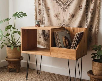 Handgemaakte massief houten platenspelerstandaard – opbergkast van vinyl uit het midden van de eeuw