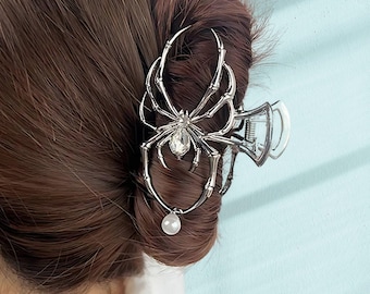 Gothic Spider Hair Claw Clip: Silver & Black Halloween Accessory