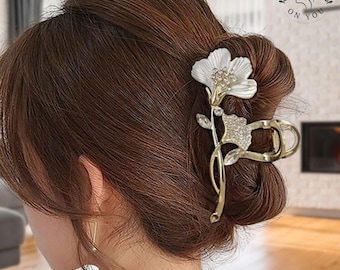 Elegant Ginkgo Biloba Hairpin – Metal Floral Bun Claw, Botanical Style