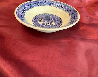Bol pequeño y poco profundo de cerámica azul sauce transferida, estilo vintage, azul y blanco, con motivos chinos.