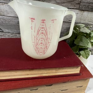 Vintage Tupperware 2 Cup Measuring Pitcher, Red Lettering 16 Oz Liquid Measure, Retro Kitchen Baking Tool