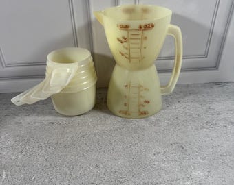 Vintage Tupperware Measuring Cup Set of 5 with Reversible Wet Dry Measure