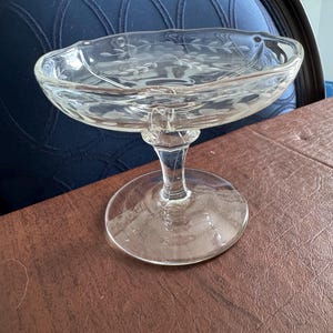 Vintage Etched Clear Glass Footed Candy Dish 3 Part Divided Bonbon Dish - Laurel Leaf Etching Pedestal Nut Bowl Elegant Mid Century Decor