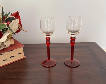 Juego de 2 copas de licor de chocolate blanco Godet vintage con tallo rojo.