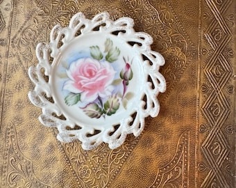 Lefton Heritage Rose #525 Plato pequeño de 5" con diseño calado - Porcelana pintada a mano