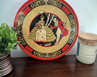 Vintage rödguld rund metallplåt, viktoriansk förvaringslåda för uppvaktningspar, dekorativ plåt i fransk rokokostil, romantisk vintage hylldekor