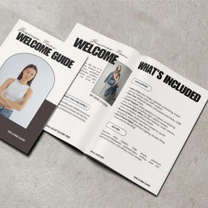Könnte beinhalten: Ein geöffneter Willkommensleitfaden mit dem Firmennamen oben. Der Leitfaden zeigt ein Foto einer Frau und eine Liste von Dienstleistungen. Der Umschlag trägt die Aufschrift "Welcome Guide".