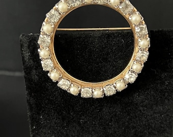 Vintage Gold-Tone Circle Brooch with Faux pearls and Rhinestones