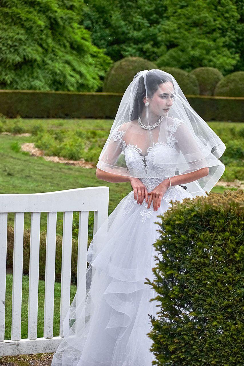 Two Tier Fingertip Wedding Veil, White Tulle Bridal Veil  display picture 3