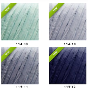 Op de afbeelding: Vier voorbeelden van getextureerd, gekleurd materiaal. De kleuren zijn lichtgroen, grijs, donkergrijs en marineblauw. Elk voorbeeld heeft een diagonale groene banner met het woord "YENI" en een nummercode: 114-09, 114-10, 114-11 en 114-12.