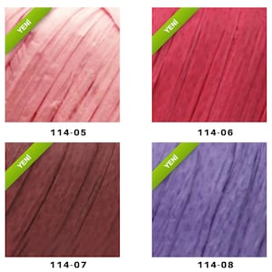 Op de afbeelding: Vier stoffstalen in roze, rood, bruin en paars. Elke staal heeft een getextureerd uiterlijk en een groene banner met het woord "YENI". De onderkant van elke staal toont een nummer: 114-05, 114-06, 114-07 en 114-08.