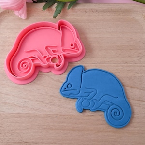 Chameleon cookie cutter and stamp set, reptile jungle biscuit mold