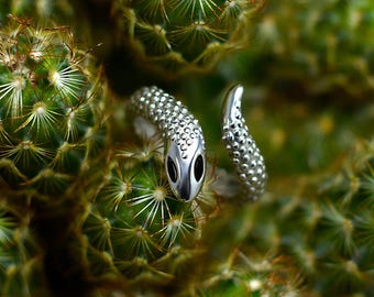 OPHIDIA- Anillo serpiente de plata 925 con ojos esmaltados.