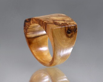 AXIS- Anillo tallado en madrea de olivo