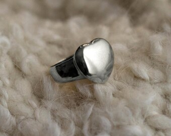 CORVUS- Anillo con diseño minimalista de corazón, realizado en plata 925