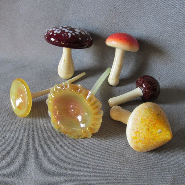 6 Vintage Art Glass Figural Mushrooms, Fungi, Terrarium or Fish Tank Art