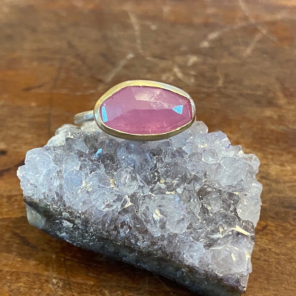 Organic, rosecut Pink Umba Sapphire in 18k Gold & Silver - Sea Collection