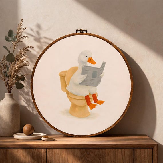 Framed Round Duck Bathroom Wall Art, Funny Duck Reading On Toilet Decor, Vintage Farmhouse Bathroom Wall Decor, Whimsical Animal Art