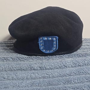 Parkhurst womens Beret Navy blue Parkhurst Classic Wool Beret, Navy at Amazon Women main image 3