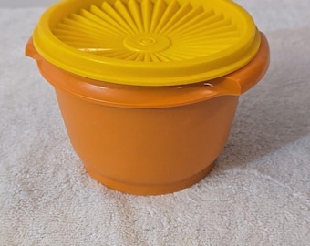 Vintage Tupperware Servalier Orange bowl with lid 886-17 Seals