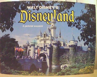 Vintage Walt Disney's DISNEYLAND Pictorial Souvenir Photo Guide Book 1981