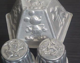 Rare 1930s Daniel Agnew Pentagon shape Aluminum Jelly Mold w/ Disney Characters