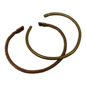Bracciali a polsino africani in metallo, set di bracciali rigidi in ottone e rame con perline tradizionali, bracciale aperto intrecciato tribale minimalista, regalo di gioielli in filo intrecciato
