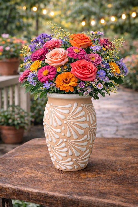 Handmade Talavera Vase: Beige Cántaro With White Floral Design || Arteyalmamexicana