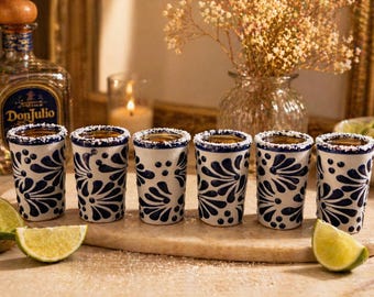 Juegos de vasos de chupito de Talavera azul cobalto/blanco hechos a mano // ArteyAlmaMexicana