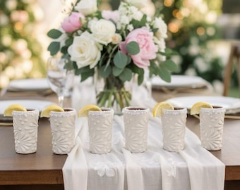 Vasos de chupito de Talavera hechos a mano — Decoración blanca para bodas mexicanas // ArteyAlmaMexicana