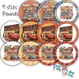 Può includere: Una collezione di nove disegni rotondi con personaggi e scene del film "Cars". I disegni includono il testo "Radiator Springs" e "Rust-Eze Racing Team", insieme a immagini di auto da corsa e altri personaggi. I disegni sono in vari colori e motivi.