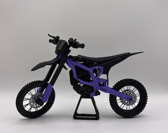 Mini Surron Ultra Bee (Electric Dirt Bike) mit Fahrradständer