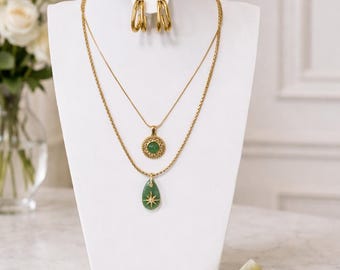 Zestaw starannie dobranej biżuterii w kolorze zielonym i złotym