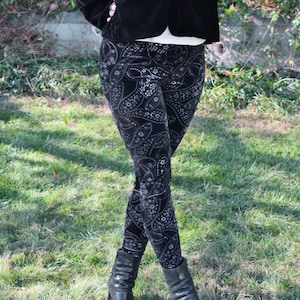 Ladies Limited Edition Metallic Paisley Velvet Leggings pick your size image 2