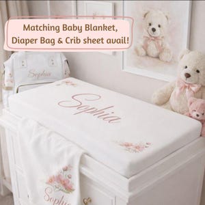 Copri fasciatoio personalizzato con nome floreale, decorazione per cameretta personalizzata, copri pannolino per bambina, copri fasciatoio su misura