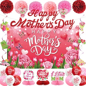 Puede incluir: Un conjunto de decoración festiva para el Día de la Madre con una gran pancarta que dice "Happy Mother's Day". La escena incluye globos, flores de papel y acentos en forma de corazón en tonos de rojo, rosa y blanco. El tema general es festivo.