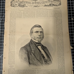 Puede incluir: Una copia antigua de Harper's Weekly, fechada el 16 de septiembre de 1871, con un retrato de un hombre con traje y corbata de lazo. El encabezado del periódico dice "Journal of Civilization".