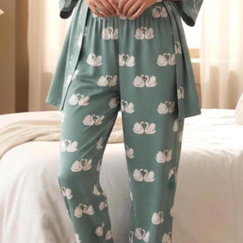Pantalones de pijama Swan: pantalones de descanso de poliéster suave, cintura elástica imagen 1