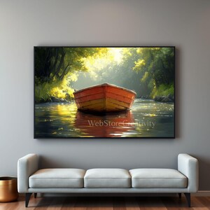Può includere: Una stampa artistica incorniciata raffigura una piccola barca a remi arancione e gialla che galleggia su un fiume calmo. L'opera d'arte presenta una vibrante tavolozza di colori, con la barca che si riflette nell'acqua. Lussureggianti alberi verdi costeggiano le rive.