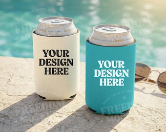 Maqueta de enfriador de latas, maqueta de funda para bebida de verano junto a la piscina, maqueta de soporte para latas en tonos neutros y verde azulado para marca y exhibición de productos.