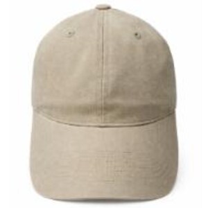 Puede incluir: Una gorra de b&eacute;isbol de color beige s&oacute;lido con una corona estructurada de seis paneles, una visera curva y un peque&ntilde;o bot&oacute;n en la parte superior central. La gorra presenta ojales cosidos en los paneles superiores y una textura uniforme.
