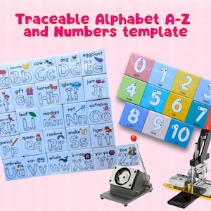 Pode incluir: Um conjunto de modelos educativos para traçar o alfabeto e os números, com o texto "Traceable Alphabet A-Z and Numbers template". Inclui peças de letras e números e duas máquinas de fazer botões. As peças são coloridas e apresentam ilustrações.
