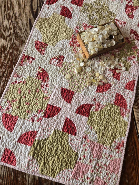 Strawberry Cascade Runner kit...featuring a pre-printed Drunkard's Path panel