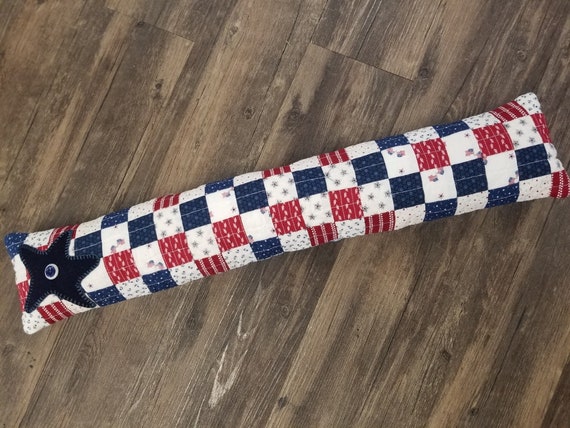 Skinny "Flag" pillow Kit...designed by Mickey Zimmer...American Gatherings II...Primitive Gatherings...patriotic, Americana diy project