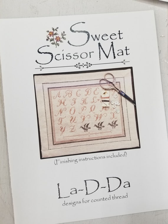 Sweet Scissor Mat by La-D-Da...cross stitch pattern