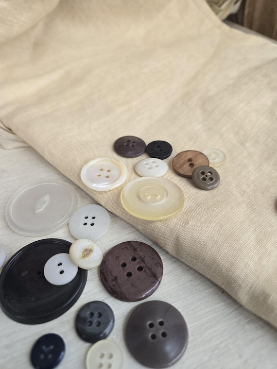 Weeks Dye Works...Parchment...56ctZ...Fat Quarter...100% linen...cross stitch...Zweigart base