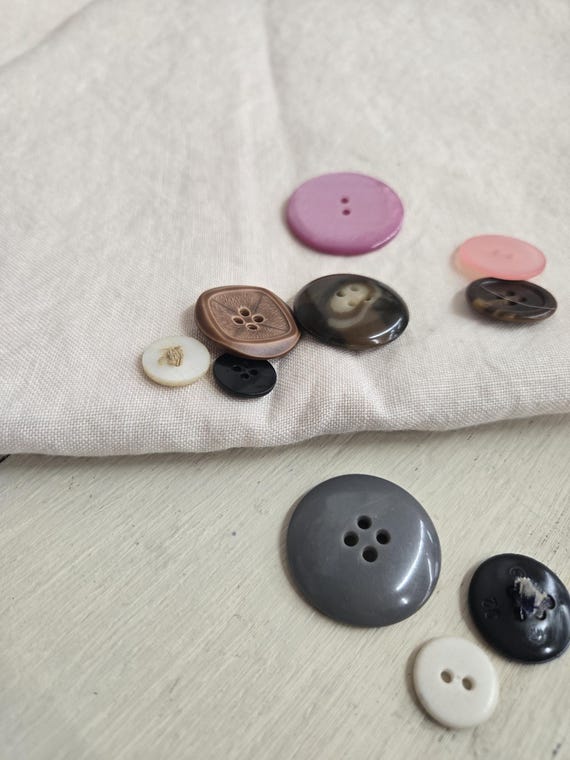 Weeks Dye Works...Linen color...40ctZ...Fat Quarter...100% linen...cross stitch cloth...Zweigart base