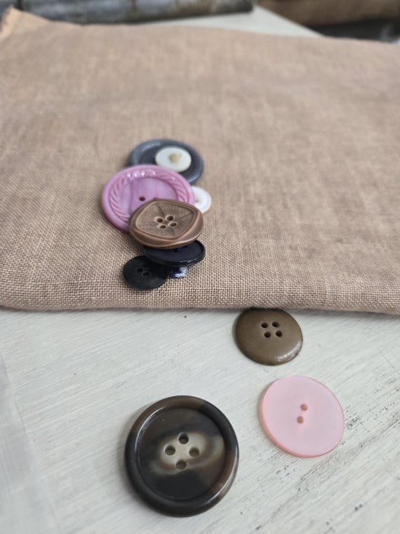 Weeks Dye Works, Mocha, 36ct, Fat Quarter, 100% linen, cross stitch linen, Zweigart base