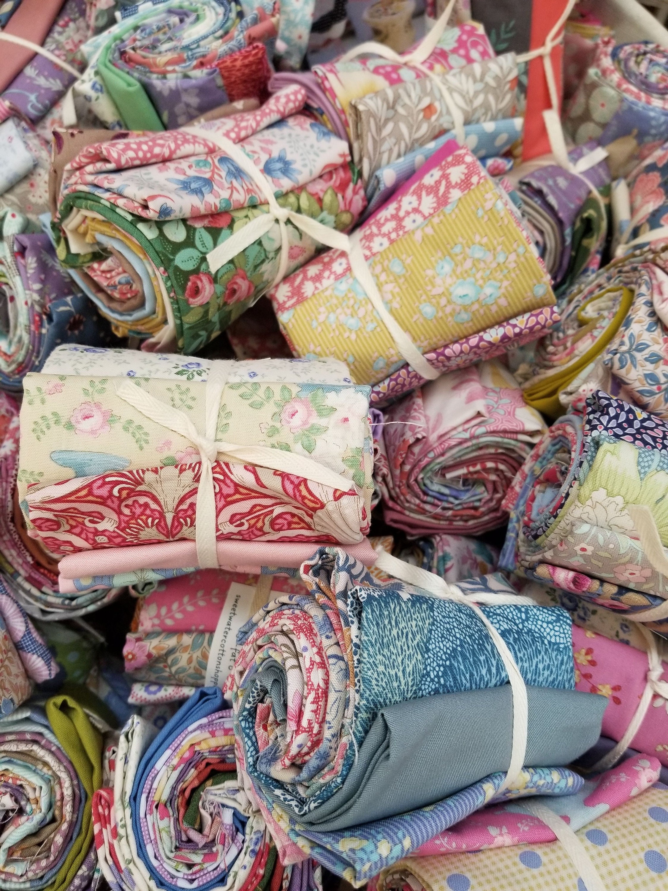 Quilt Fabric Scrap Bundle, Fabric Remnants, Designer Fabric Bundle, Mystery  Bundle, Cotton Fabric Scrap, Fabric Grab Bag, by the Pound 