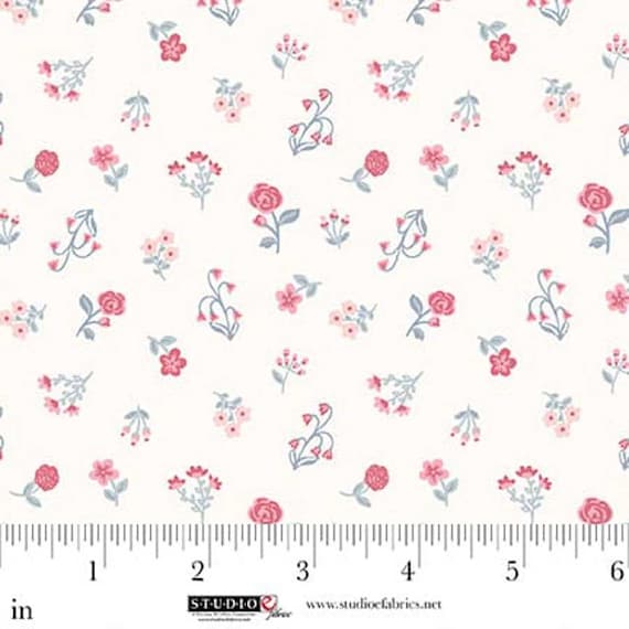 Beautiful Bowquets...8889-42 Cream Scattered Flowers...Maureen Fiorellini...Studio e Fabrics